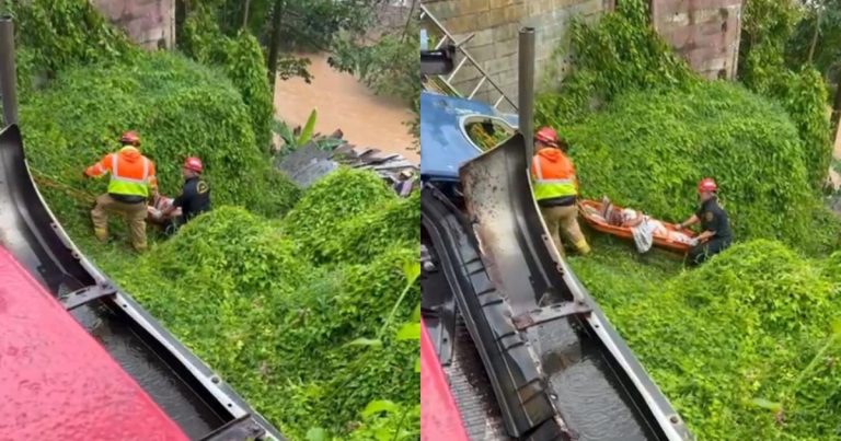 Rescatan matrimonio de adultos mayores en una residencia inundada en Manatí