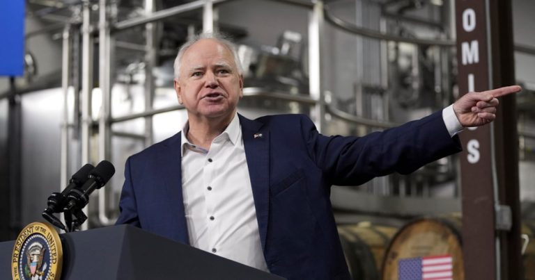 ¿Quién es Tim Walz, el elegido de Kamala Harris para vicepresidente?