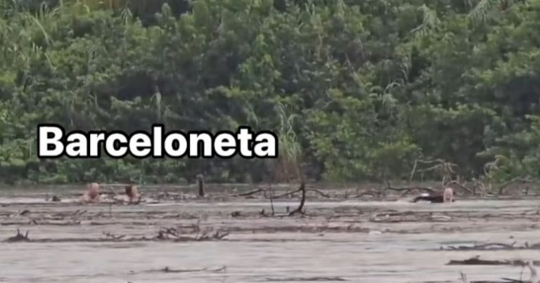 Captan en video a personas cruzando río en Barceloneta