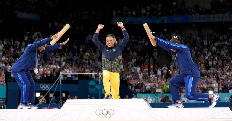 Jugador de la NFL critica a Simon Biles por reverencia a gimnasta brasileña