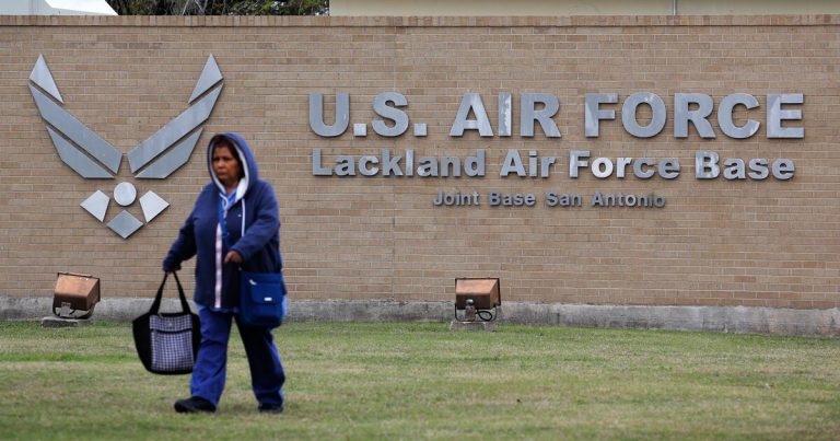 Reportan tiroteo en base aérea en Texas