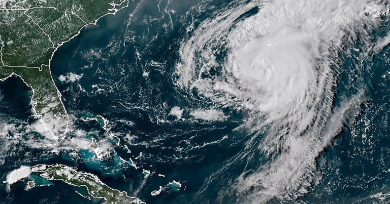 Ernesto se debilita a tormenta tropical tras tocar tierra en Bermudas