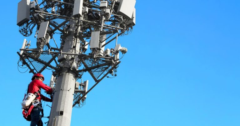 Claro asegura que la mayoría de sus clientes tienen servicio tras paso de la tormenta Ernesto