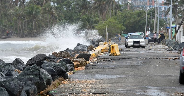 Advierten sobre peligrosas condiciones marítimas por tormenta tropical Ernesto