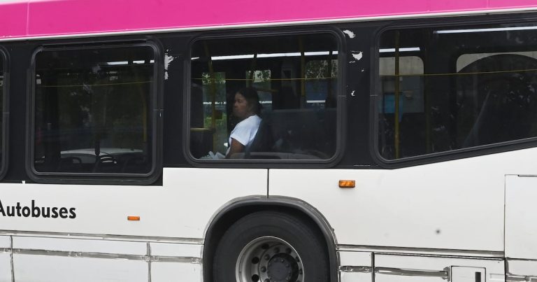 DTOP aclara paralización de unidades de la AMA no ocurre por falta de diesel