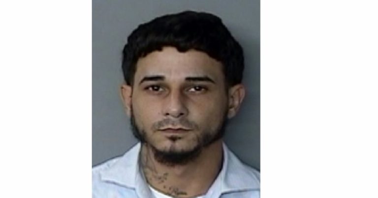 Presentan cargos contra hombre por amenazar a su expareja por texto