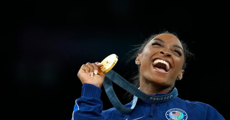¿Cuántos diamantes tiene? Los detalles del famoso collar de Simone Biles en París 2024