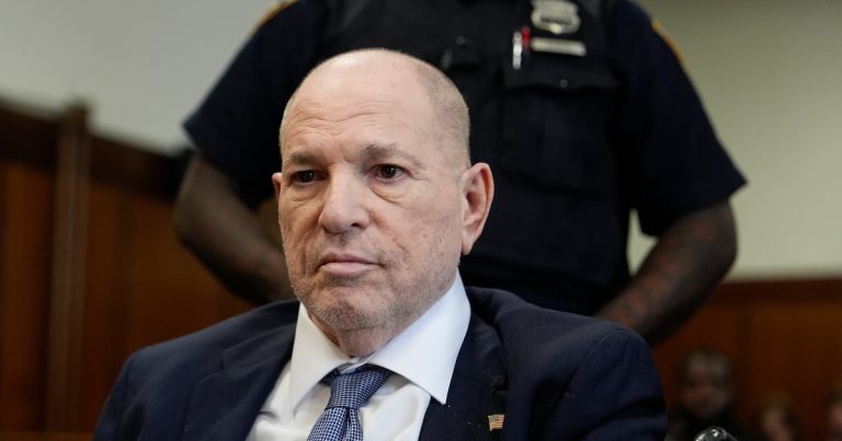 Harvey Weinstein permanecerá encarcelado en Nueva York a la espera de un nuevo juicio por violación