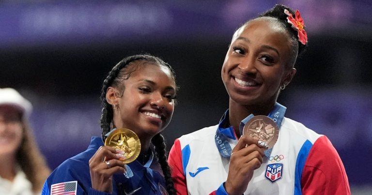 Fotos: Jasmine Camacho-Quinn recibe su medalla de bronce