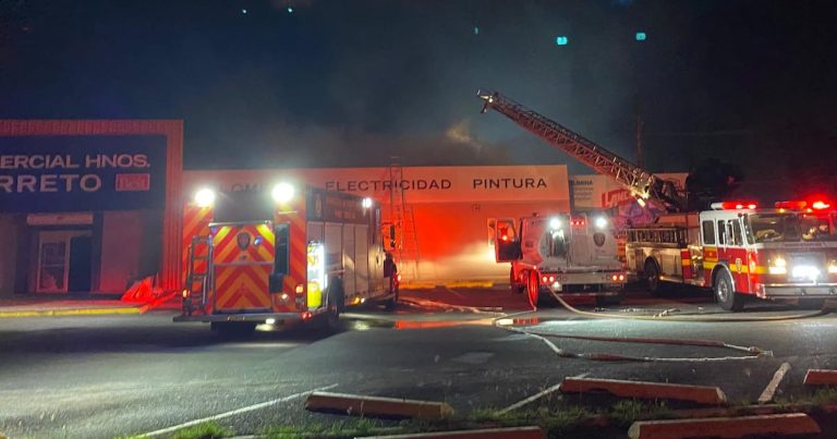 Corto circuito provoca incendio en ferretería de Arecibo