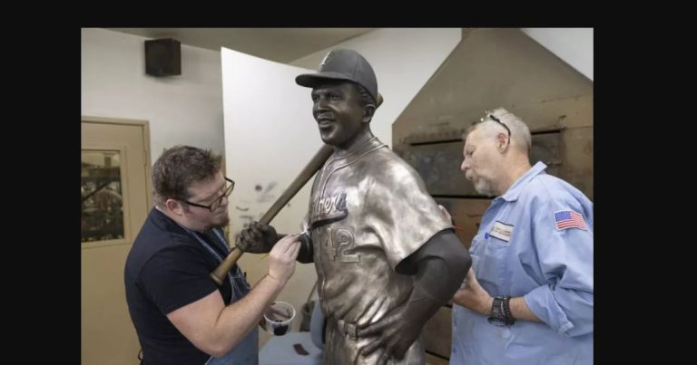 Estatua de Jackie Robinson será develada 6 meses después de que la original fuera robada