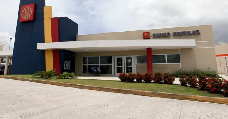 Anuncian cierre de operaciones en el Banco Popular por tormenta Ernesto