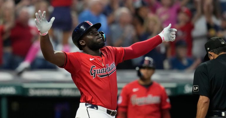 Noel dispara jonrón de 430 pies para dar el triunfo a Guardianes, 2-1 sobre Cachorros