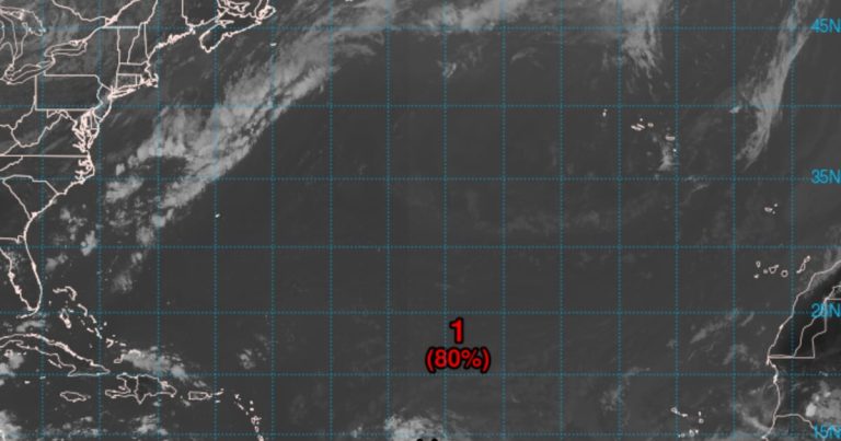 Alcaldes se preparan ante posible impacto de Invest 98 en la isla