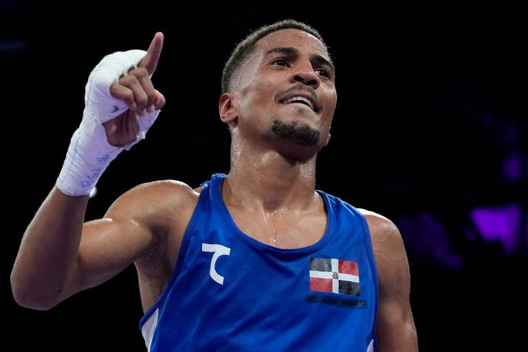 Boxeadores dominicanos aseguran medalla en París 2024