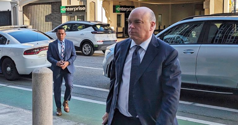 Quién era Mike Lynch, el magnate de la tecnología desaparecido al hundirse un megayate en Sicilia