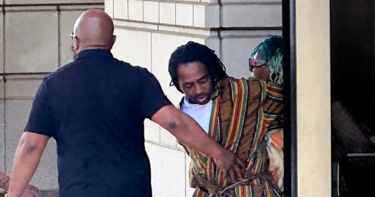 Acusan a concejal de D.C. de aceptar más de 150,000 dólares en sobornos