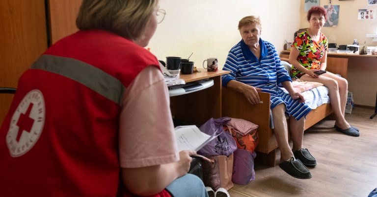 Instan a más rusos a huir de ataque transfronterizo ucraniano mientras Moscú trata de responder