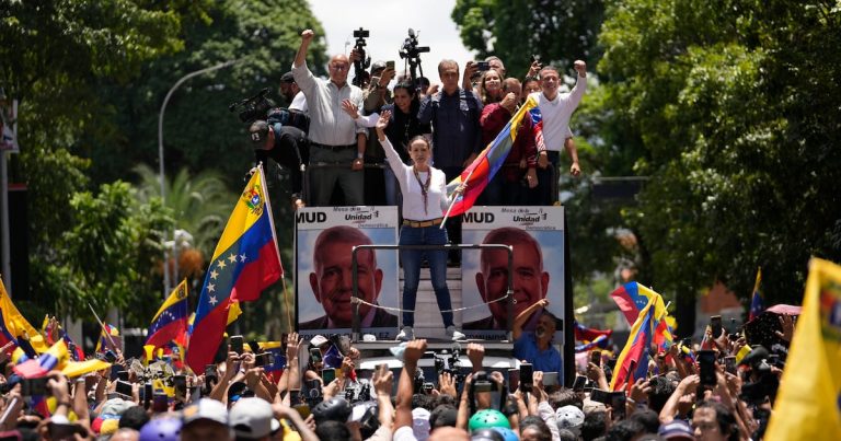 Líder opositora venezolana pide a sus seguidores mantenerse firmes