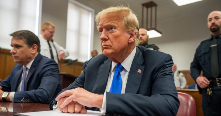 Trump pide a juez que retrase sentencia en caso de corrupción hasta después de elección