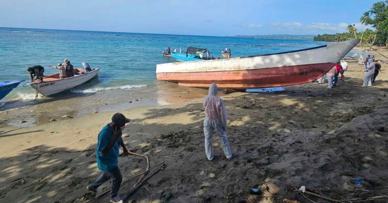 República Dominicana analiza si 14 osamentas halladas en embarcación serían de migrantes africanos