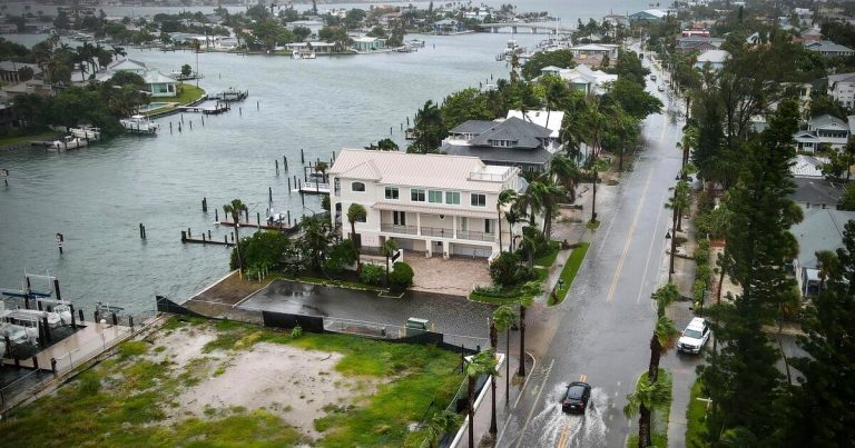 Huracán Debby toca tierra en Florida y amenaza con inundaciones catastróficas