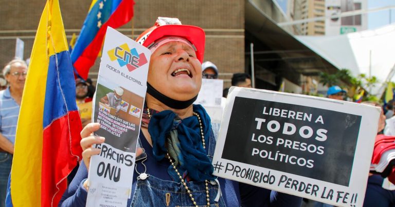 Oposición venezolana vuelve a las calles en defensa de lo que afirma fue un amplio triunfo electoral