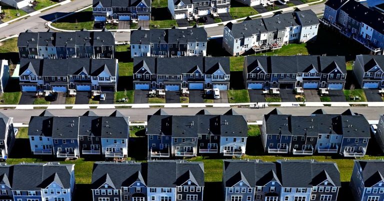 Hipotecas a 30 años en EEUU bajan a su mejor nivel en más de un año