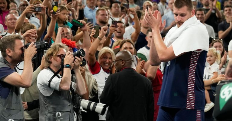 Nikola Jokic conduce a Serbia al bronce olímpico en básket con victoria ante Alemania