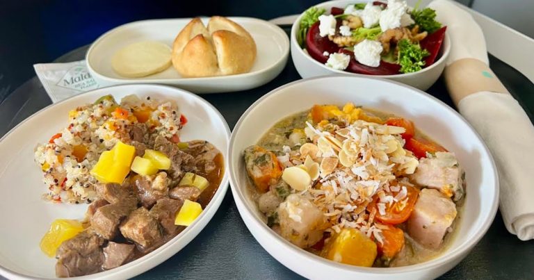 ¿Cómo es la experiencia gastronómica al volar en clase ejecutiva?