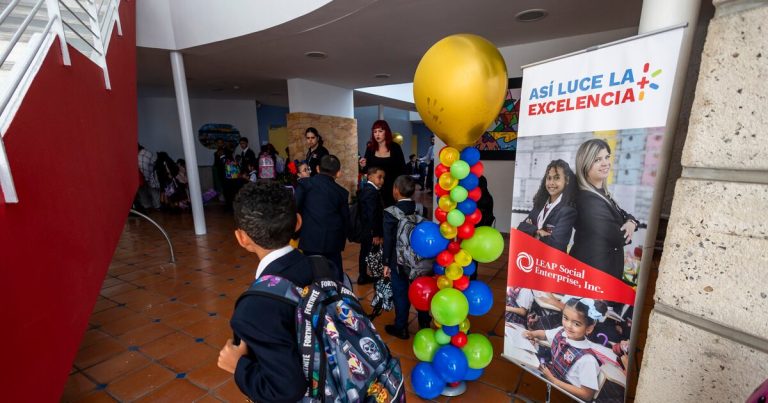 Cerca de dos mil estudiantes comienzan las clases en nuevas escuelas alianza en Carolina y Bayamón