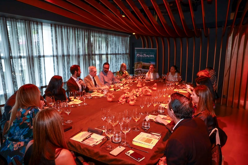 Almuerzo con la prensa.