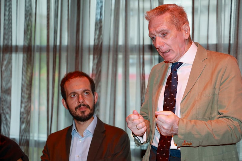 Almuerzo con la prensa.