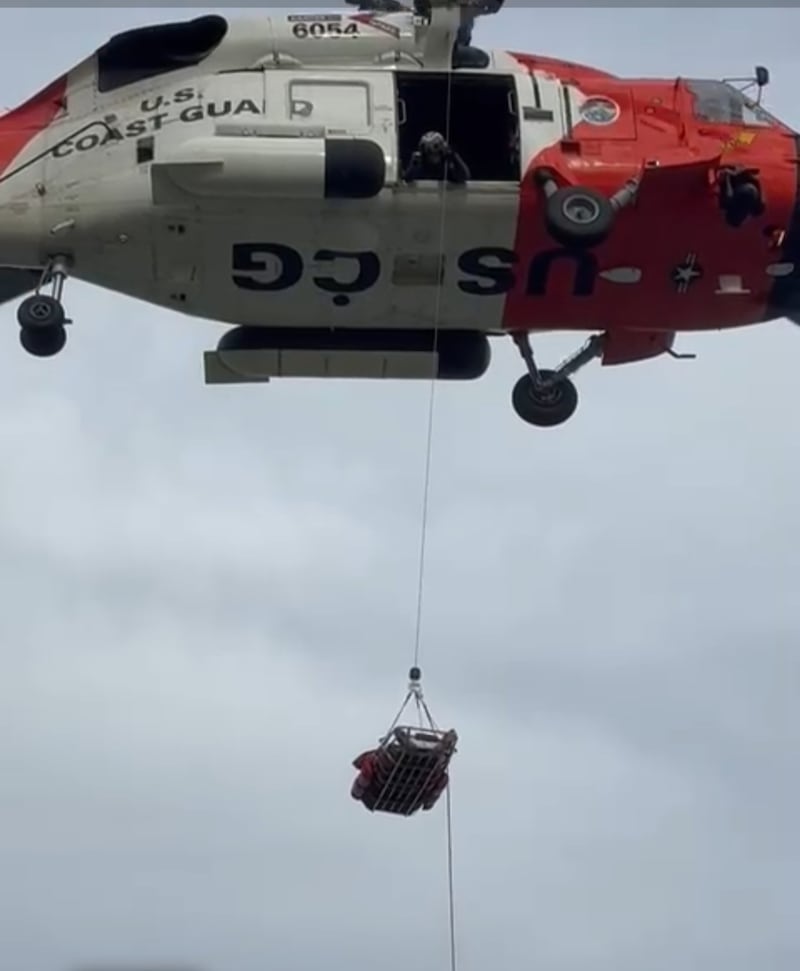Rescatan a hombre que cayó desde una altura de 25 pies en Humacao