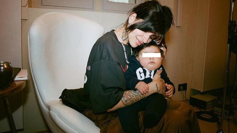 Cazzu confiesa las injusticias con las que crecerá su hija Inti