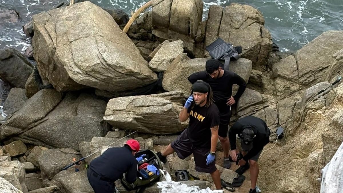 Rescatan a hombre que cayó por risco en Humacao