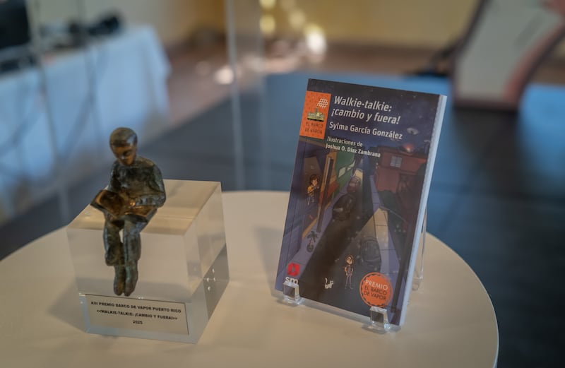 Portada y premio XVIII Barco de Vapor.