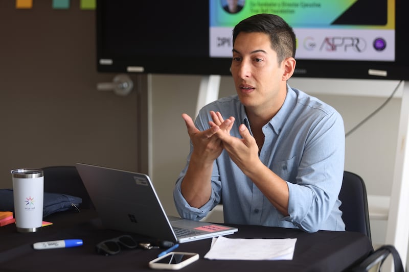 Miguel Vázquez Rivera, psicólogo clínico y director ejecutivo de True Self Foundation. 

Foto por Brandon Cruz González | Centro de Periodismo Investigativo