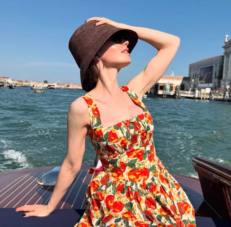 En 2009, la actriz entró a Hollywood por la puerta grande, de la mano de Sandra Bullock. Fue a partir de esta producción que su carrera comenzó su rápido ascenso, consiguiendo sus primeros roles protagónicos y nominaciones. Foto: Instagram.