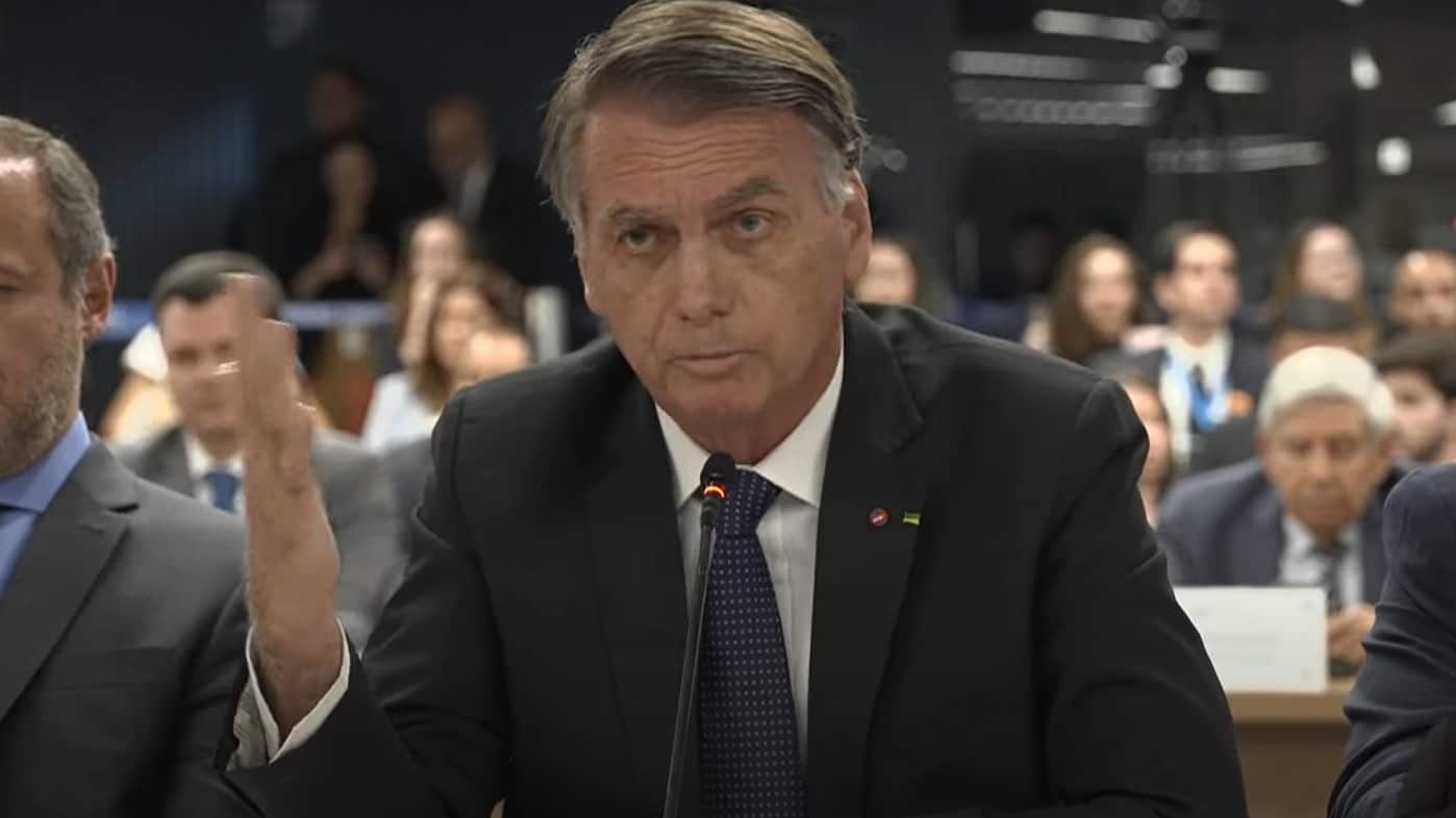 El expresidente Jair Bolsonaro enfrenta cargos por liderar un intento de golpe de Estado tras las elecciones de 2022 en Brasil.