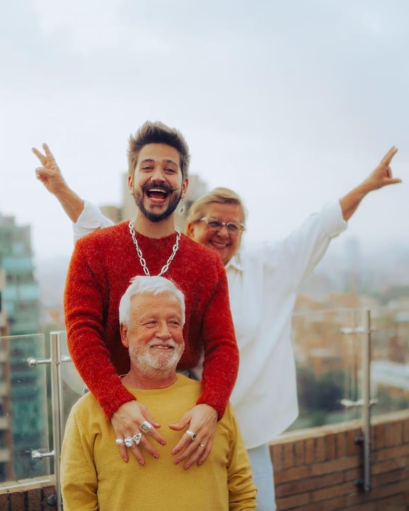 Camilo junto a sus padres Eugenio Echeverry y Lía Correa
