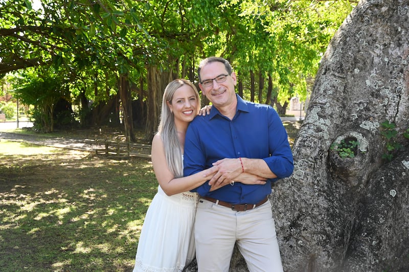 El representante José Pichy Torres Zamora y su novia, Zaida Enid Rios Mercado.