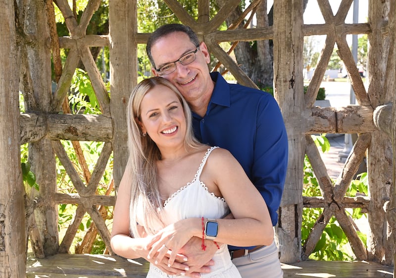 El representante José Pichy Torres Zamora y su novia, Zaida Enid Rios Mercado.