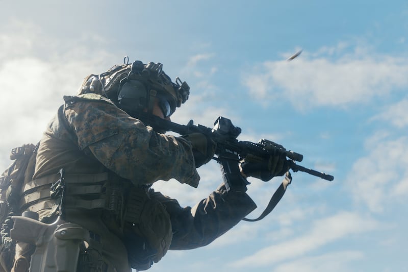 Infantes de Marina realizan ejercicios con armas de alto calibre en el Campamento Santiago en Salinas.