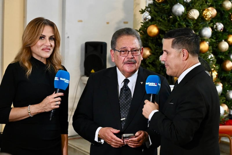 Figuras de la música y el pueblo en general en la Catedral de San Juan