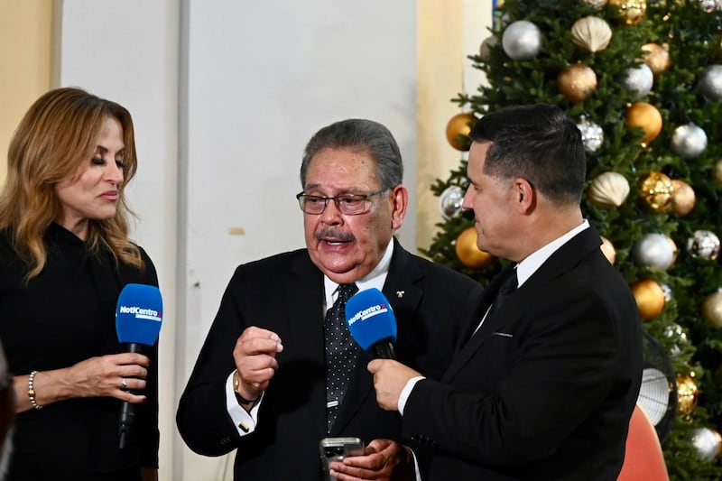 Figuras de la música y el pueblo en general en la Catedral de San Juan