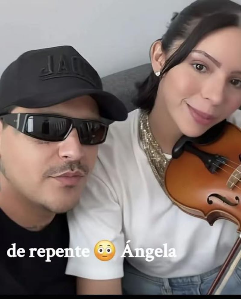 La foto viral de Ángela Aguilar tocando el violín que causó furor en redes