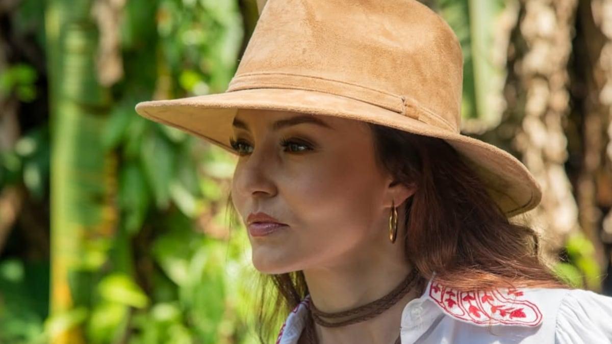 Angelique Boyer emocionó a los fans con su look nupcial.