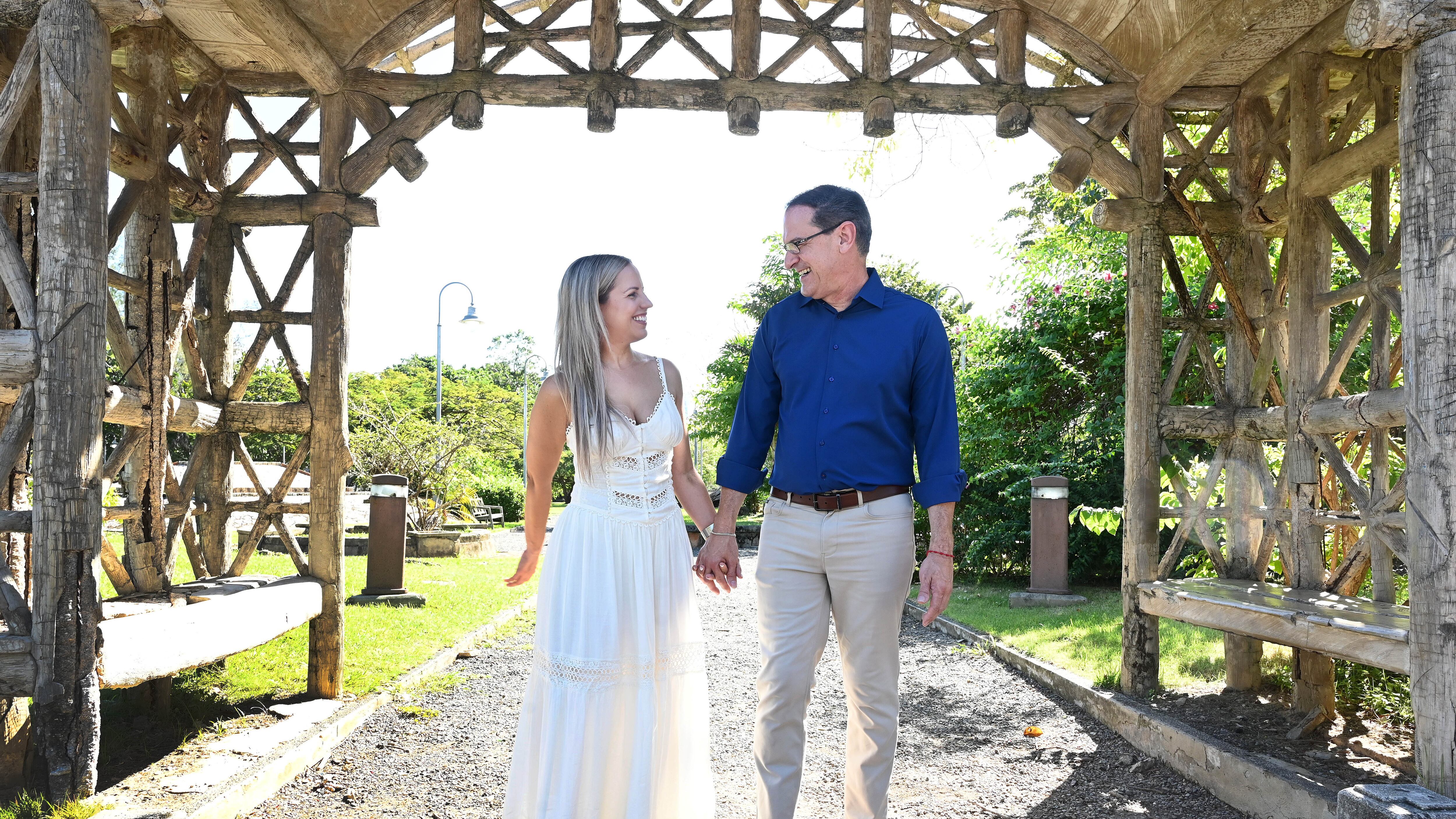 El representante José Pichy Torres Zamora y su novia, Zaida Enid Rios Mercado.