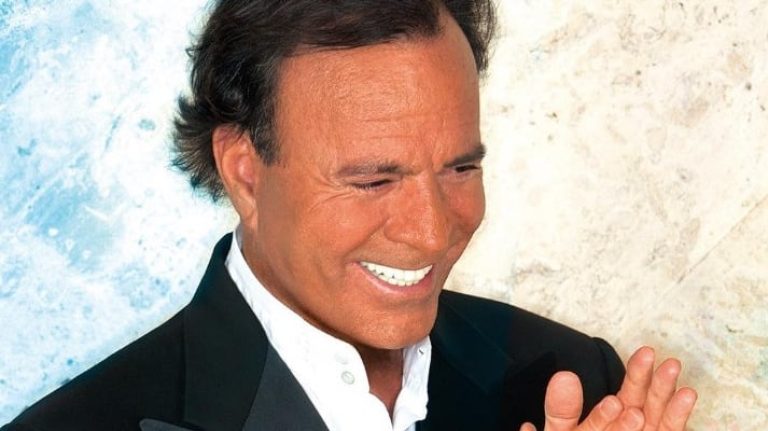 Denunciantes de Julio Iglesias eran actrices pagadas, asegura periodista; ¿cuánto les pagaron?